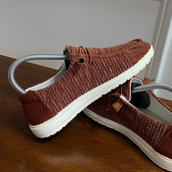 Hey Dude Wendy Stretch Rust Slip On Shoe Women’s Size 6 - Picture 7 of 10